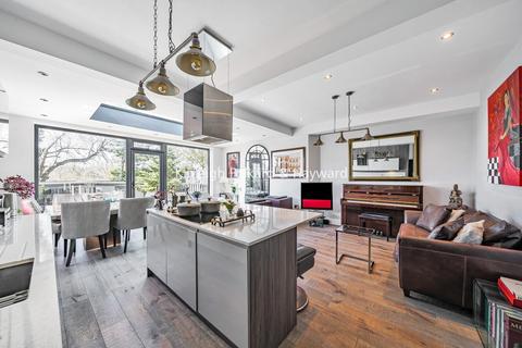 33 Ridgeview Road, London, N20 0HH