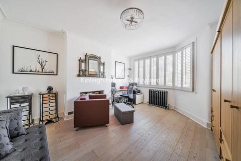 33 Ridgeview Road, London, N20 0HH
