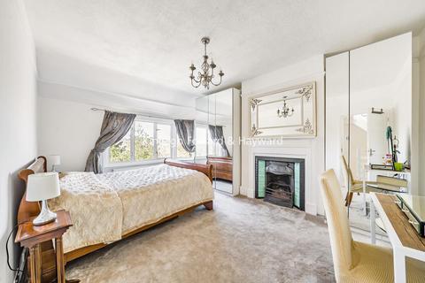 33 Ridgeview Road, London, N20 0HH