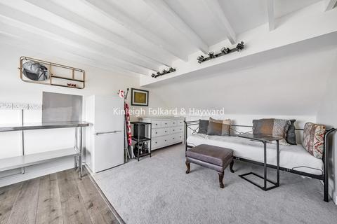 33 Ridgeview Road, London, N20 0HH