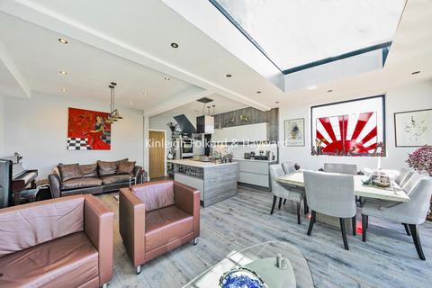 33 Ridgeview Road, London, N20 0HH