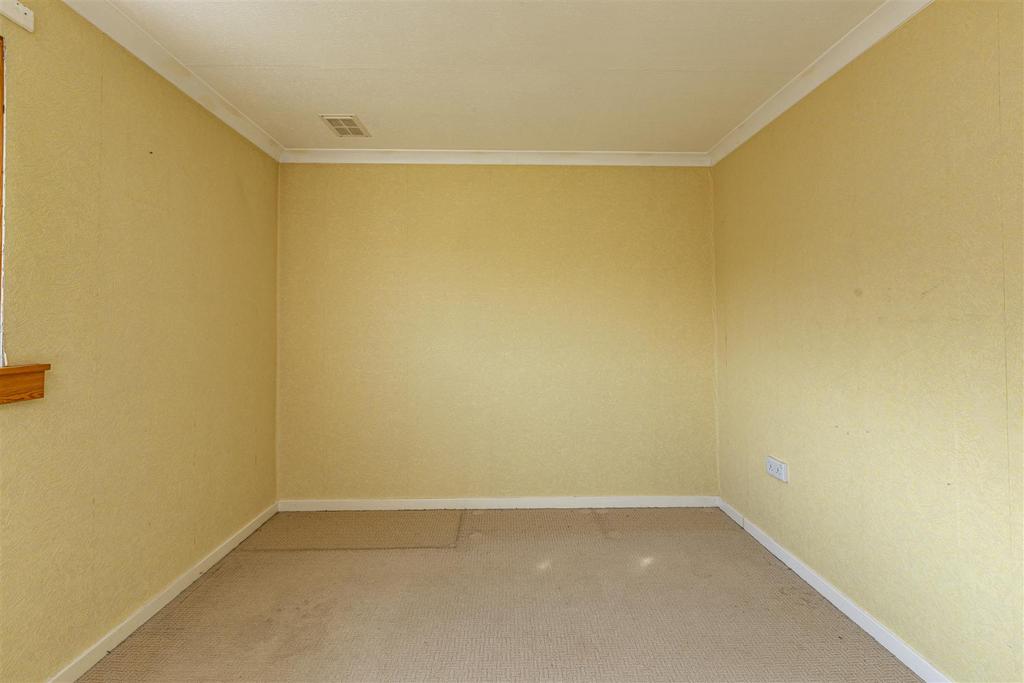 14 Eastfield Road Selkirk 25.JPG