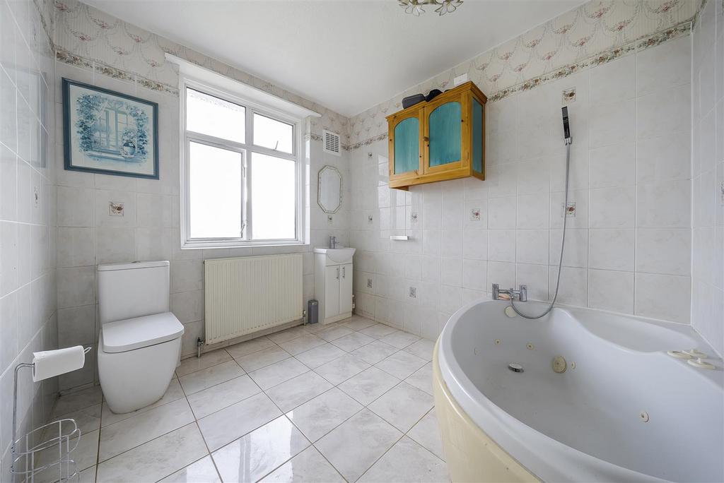 Bathroom 1.jpg