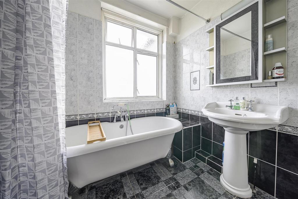 Bathroom 2.jpg