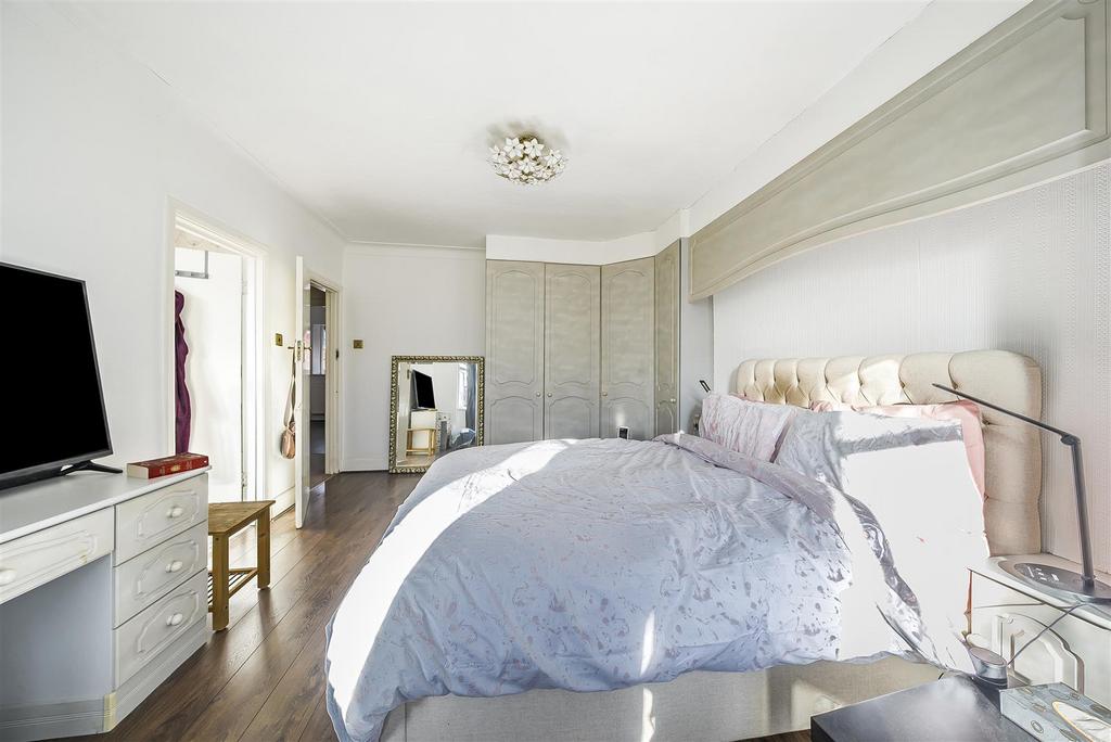 Bedroom 1.jpg