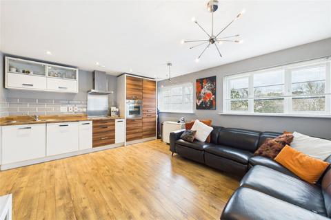 2 bedroom apartment for sale, Beverley House, Wallis Square, Farnborough, Hampshire, GU14