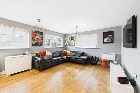 2 bedroom apartment for sale, Beverley House, Wallis Square, Farnborough, Hampshire, GU14