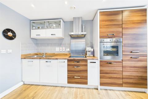 2 bedroom apartment for sale, Beverley House, Wallis Square, Farnborough, Hampshire, GU14