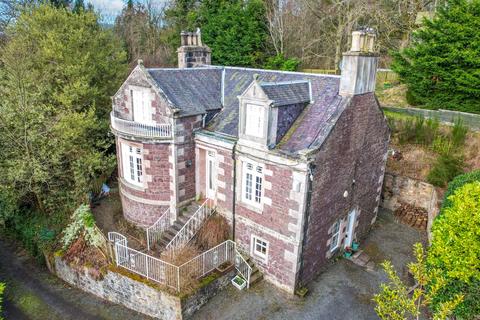 5 bedroom detached house for sale, 4 Coulter Road, Biggar, ML12