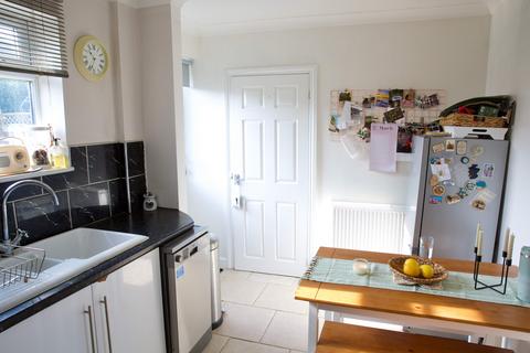 undefined, Howard Road, Isleworth TW7