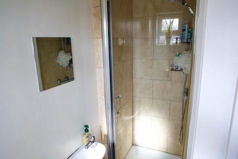 undefined, Howard Road, Isleworth TW7