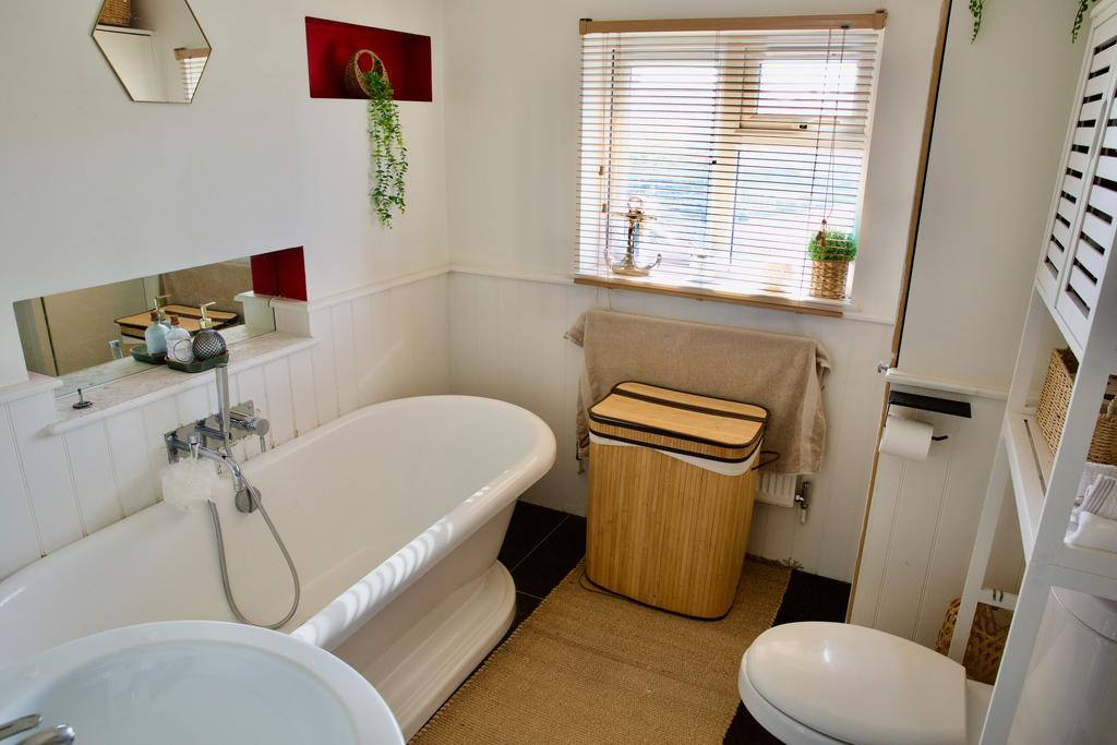 Main bathroom