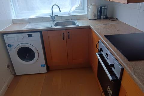 2 bedroom apartment to rent, Linksway, London NW4