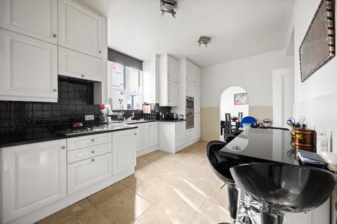 4 bedroom flat for sale, Finchley Road, London NW3