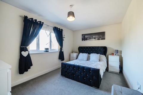 2 bedroom flat for sale, Fieldmoor Lodge, Pudsey, West Yorkshire, UK, LS28