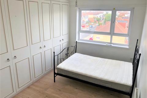 2 bedroom flat to rent, Redbridge Lane East, Ilford IG4