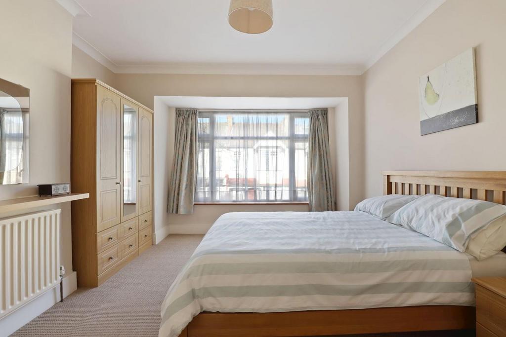 10-058d JHProp Wpen - 47 Clevedon Road - 30 (1)-medi
