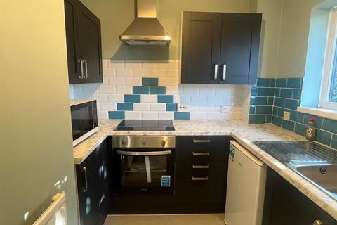 2 bedroom flat to rent, The Lindens, St Albans Road West, Hatfield