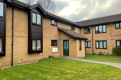 2 bedroom flat to rent, The Lindens, St Albans Road West, Hatfield