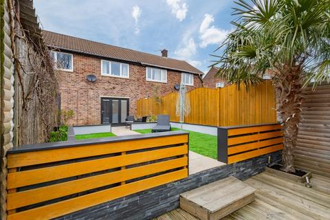 3 bedroom semi-detached house for sale, Hendal Lane, Wakefield