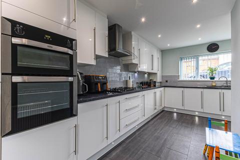 3 bedroom semi-detached house for sale, Hendal Lane, Wakefield