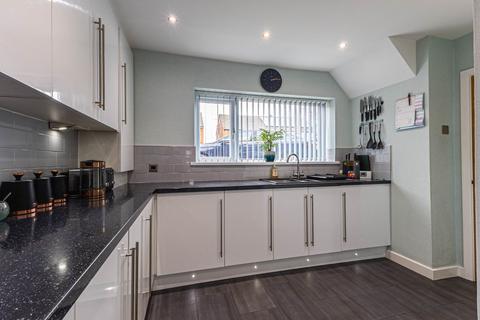 3 bedroom semi-detached house for sale, Hendal Lane, Wakefield