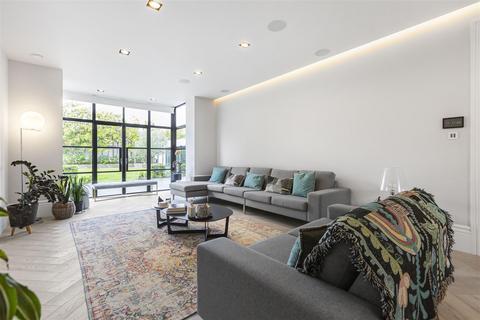 undefined, Cannon Hill, London
