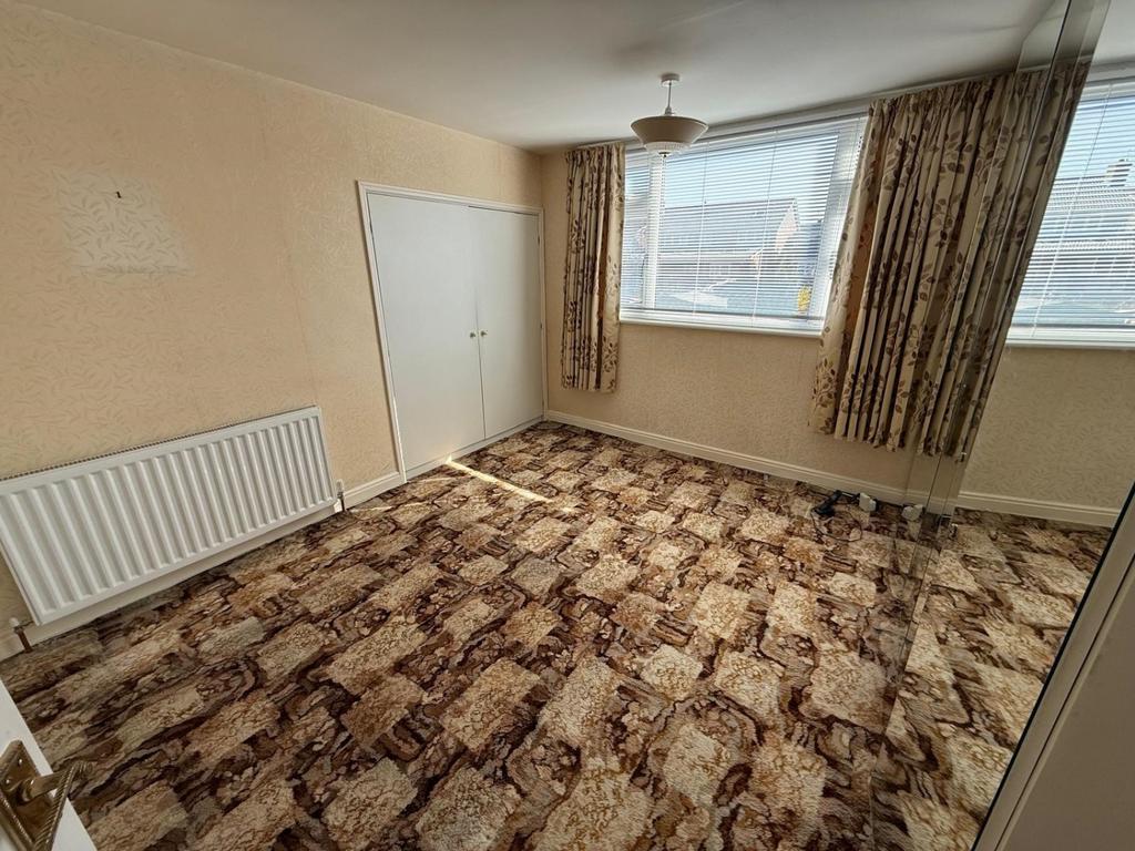 Medow dr-bedroom