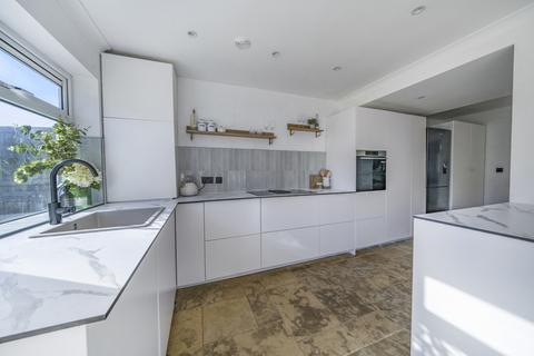 7, Riverway Barry Avenue, Windsor, SL4 5JA