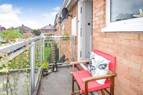 2 bedroom flat for sale, Carlyon Close, Exeter, EX1 3AZ