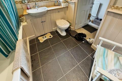 2 bedroom flat for sale, Carlyon Close, Exeter, EX1 3AZ