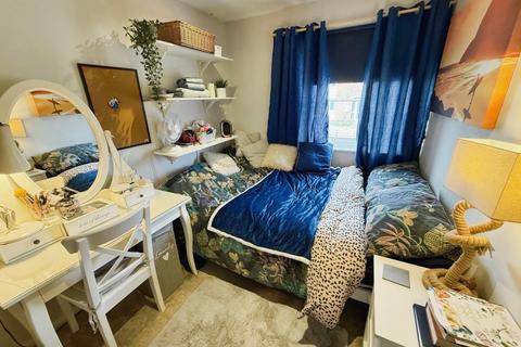 2 bedroom flat for sale, Carlyon Close, Exeter, EX1 3AZ