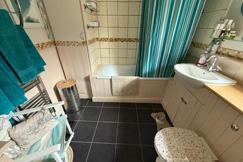 2 bedroom flat for sale, Carlyon Close, Exeter, EX1 3AZ