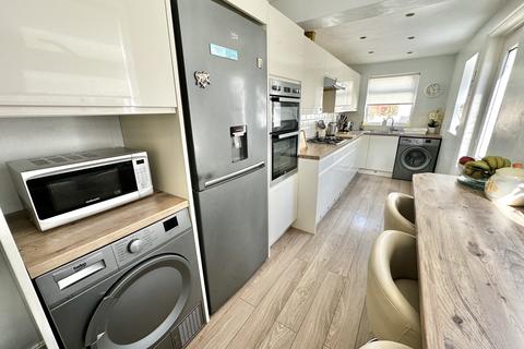 102 Knowle Avenue, Blackpool, FY2 9UU
