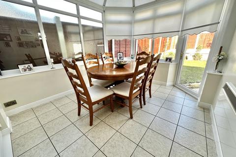 102 Knowle Avenue, Blackpool, FY2 9UU