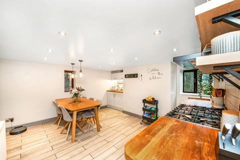 10 Strike Lane, Skelmanthorpe, Huddersfield, HD8 9AY