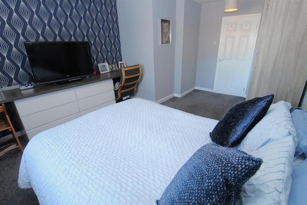Bed1a.JPG