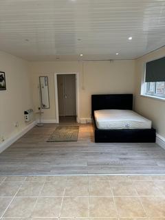 Studio to rent, London, E15