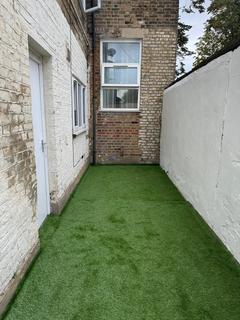Studio to rent, London, E15