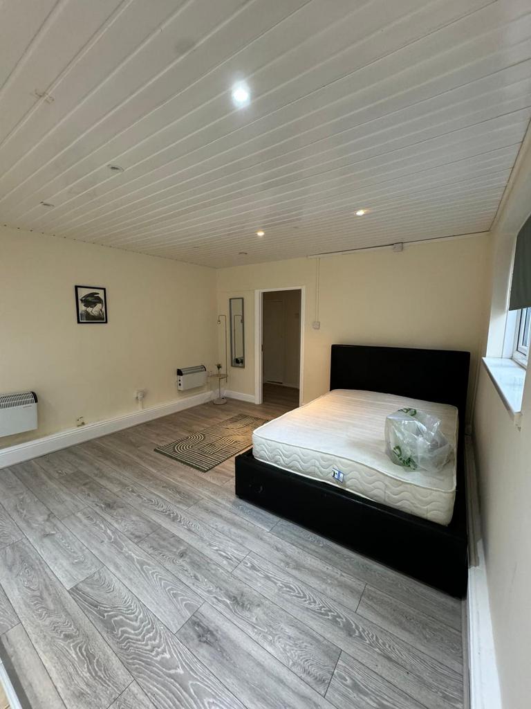A Lovely Studio Flat to Rent in Stratford, E15