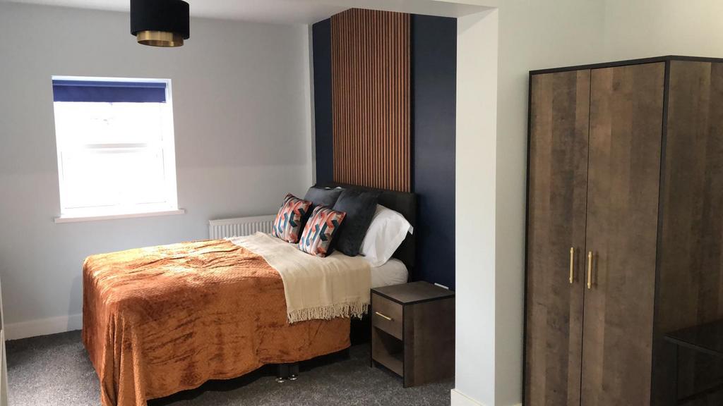 Self-Contained Room with Kitchenette &amp; Ensuite �
