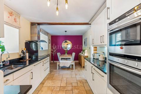 4 bedroom semi-detached house for sale, La Rue A Don, Grouville, Jersey. JE3 9GD