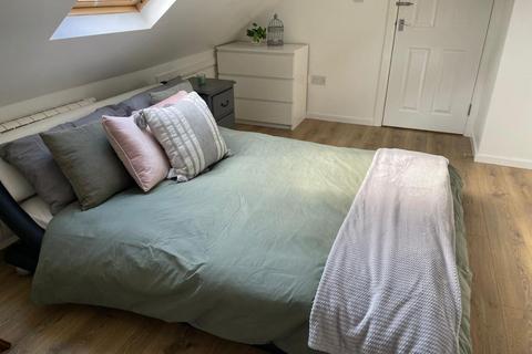 2 bedroom flat to rent, Conway Road, Whitton TW4