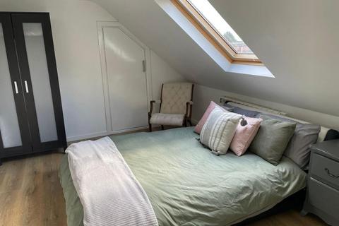 2 bedroom flat to rent, Conway Road, Whitton TW4