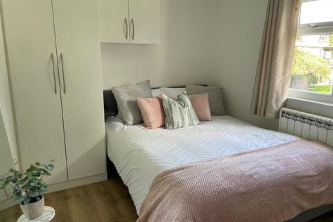 2 bedroom flat to rent, Conway Road, Whitton TW4