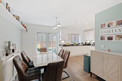 15 Lancaster Way, Cofton Hackett, Birmingham, B45 8FZ