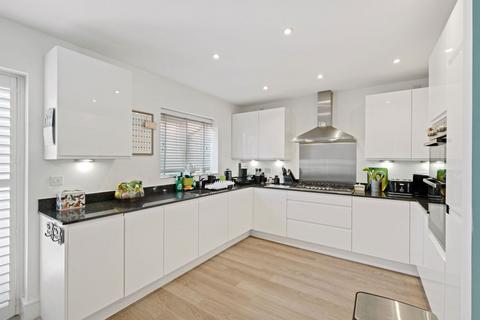 15 Lancaster Way, Cofton Hackett, Birmingham, B45 8FZ