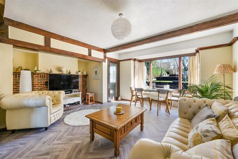 16 Ruden Way, Epsom, KT17 3LN