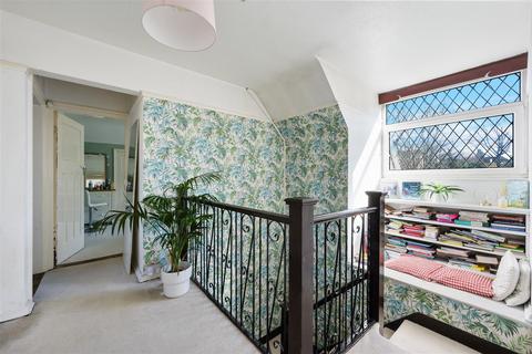 16 Ruden Way, Epsom, KT17 3LN