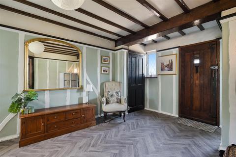 16 Ruden Way, Epsom, KT17 3LN
